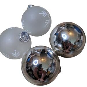 VTG 4 Pc G&D Glass Christmas Ornament Lot Silver x2 Frosted SNOWFLAKE x2 3"